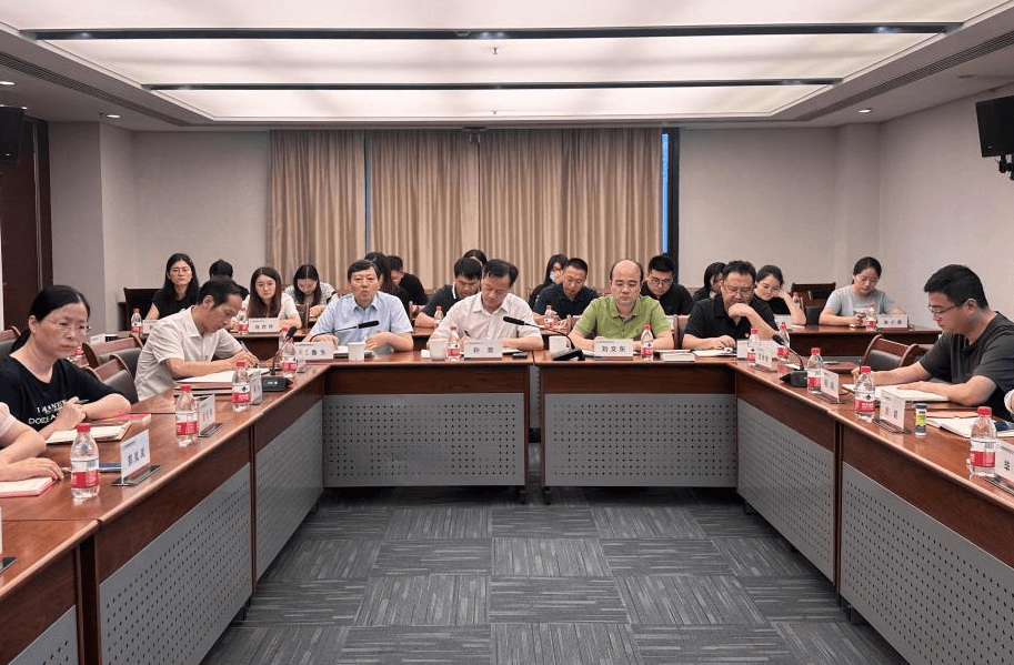 誠(chéng)通國(guó)貿(mào)黨委開展主題教育專題學(xué)習(xí)研討會(huì)